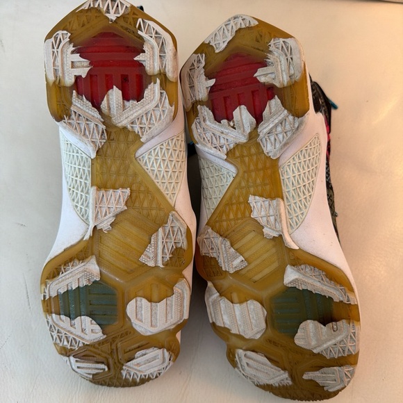 NIKE GS LEBRON XIII 13 836436-910 SIZE 6.5Y W8 M6.5 - Picture 10 of 10